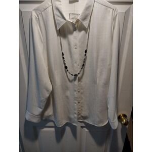 NWT CANDA BLOUSE WITH BUTTON FRONT AND A LONG BEADED NECKLACE ON IT XL C24